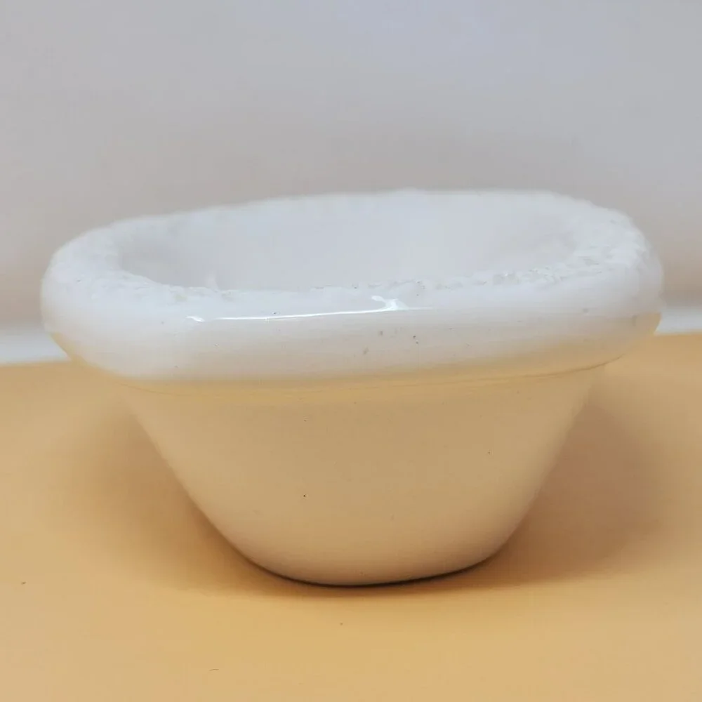 Set Of 2 White Ceramic Floral Soap‎ Dishes With Embossed Design Bathroom Decor